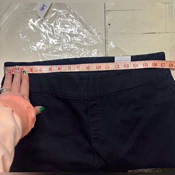 Chico’s Size 2 (large/12)Perfect Stretch Nicky Capri Crop Dark Denim New - Picture 3 of 9